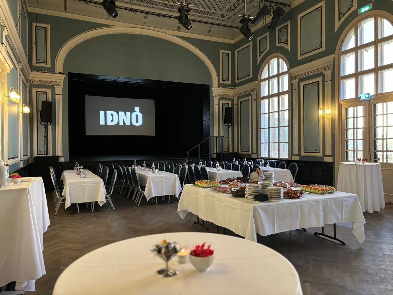 Iðnó - skemmtiþjónusta fyrir 300 manns í Reykjavík