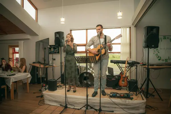 Íris & Arnar - tónlistarþjónusta á höfuðborgarsvæðinu (5)